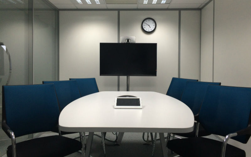 Can a great vieo conferencing set up outperform a telepresence robot?