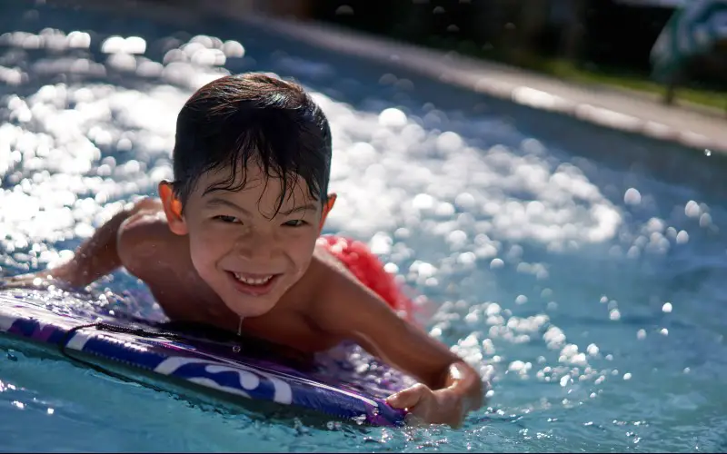 guide to choosing the best robotic pool cleaner