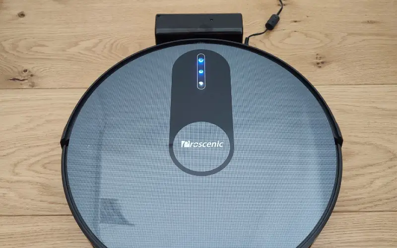 The Proscenic 820s charging