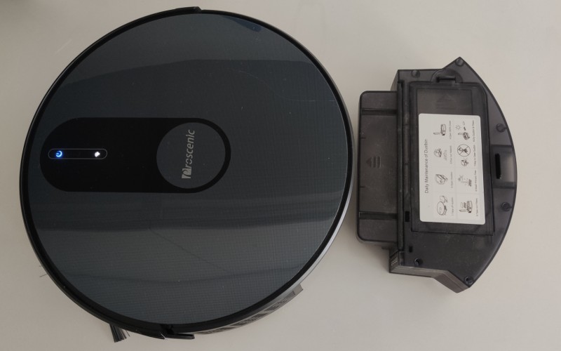 600ml dustbin pulls out from the back of the robotic vacuum