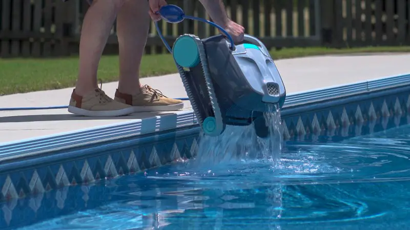 Dolphin Advantage Review: Great Value Robotic Pool Cleaner