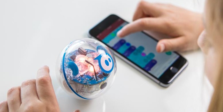 The Sphero Edu app is downloadable on all smartphones and a gret choice hwne comparing Ozobot Vs Sphero
