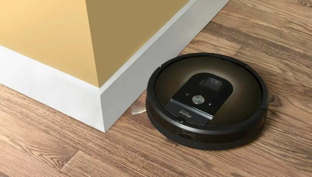 irobot Roomba 981 cleaning the skirting boards on a wooden floor