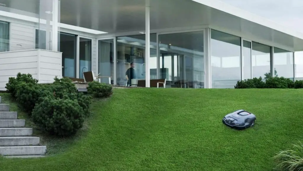 Husqvarna 315x robotic lawn mower runtime gives long runtime on a single charge