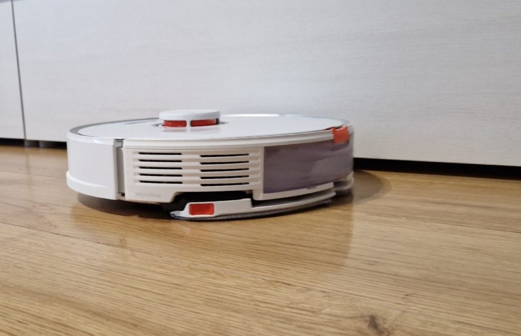 The Roborock S7 from behind mopping on a wooden floor