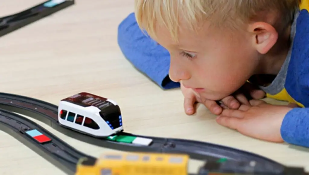 A kid looks at his intelino smart train how it's work