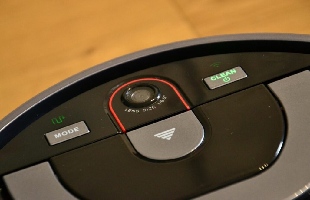 A close up of the cleaning mode and power button with the camera in the middle taken in the ILIFE Shinebot W450 Review